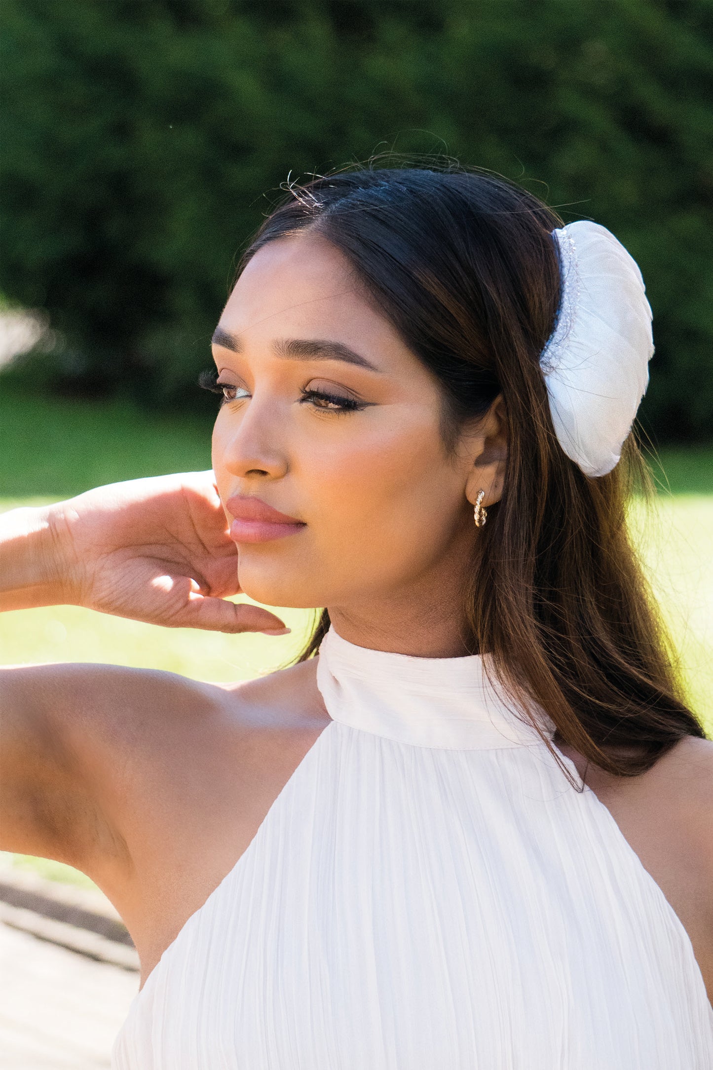 Looking for beautiful wedding hair accessories? Discover Bonito & Grace's stunning collection of bridal hair accessories and wedding day hair accessories. Bring a little sparkle with our feather and crystal wedding hair clip, Bridal hair accessories.