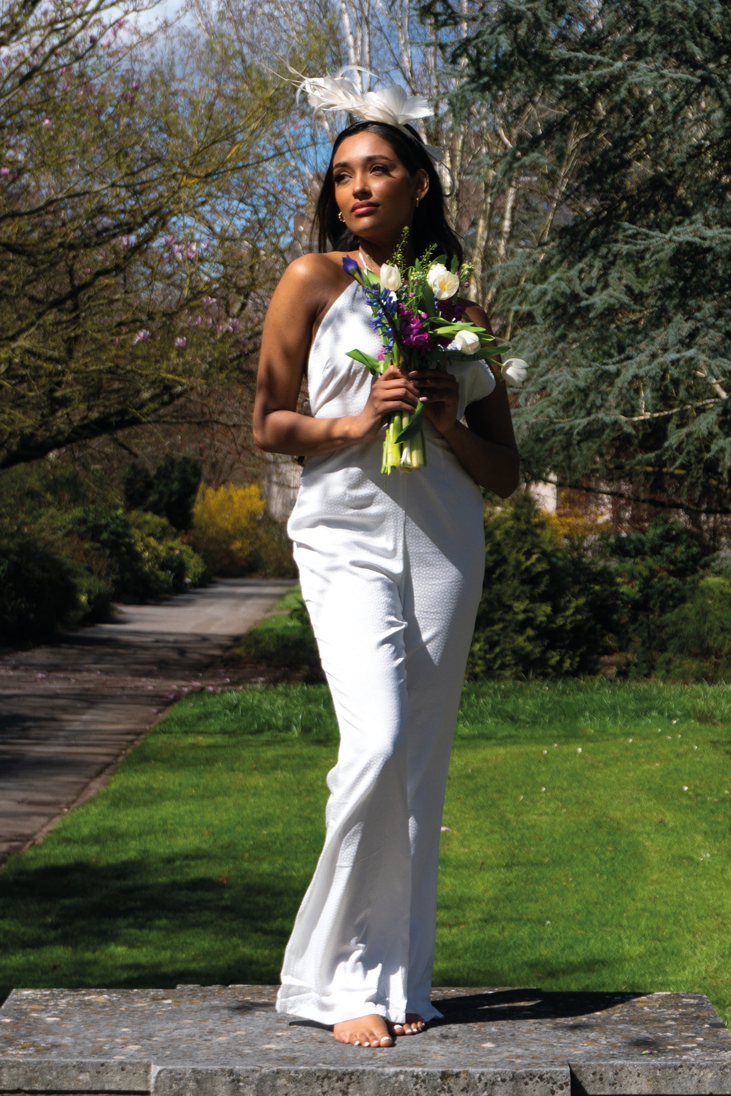 LYDIA STATEMENT FEATHER FASCINATOR IVORY