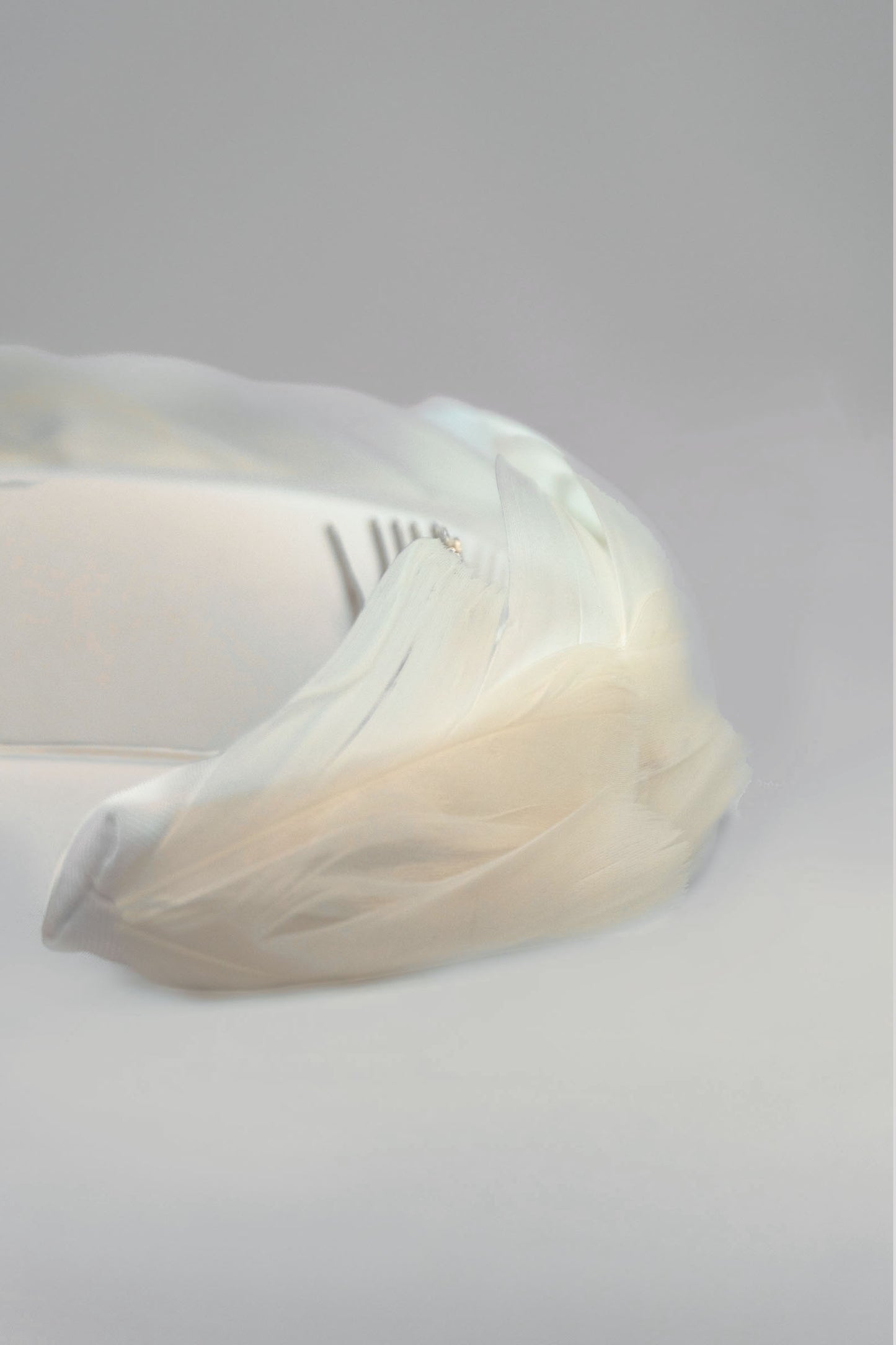 LAYLA FEATHER HEADBAND IVORY
