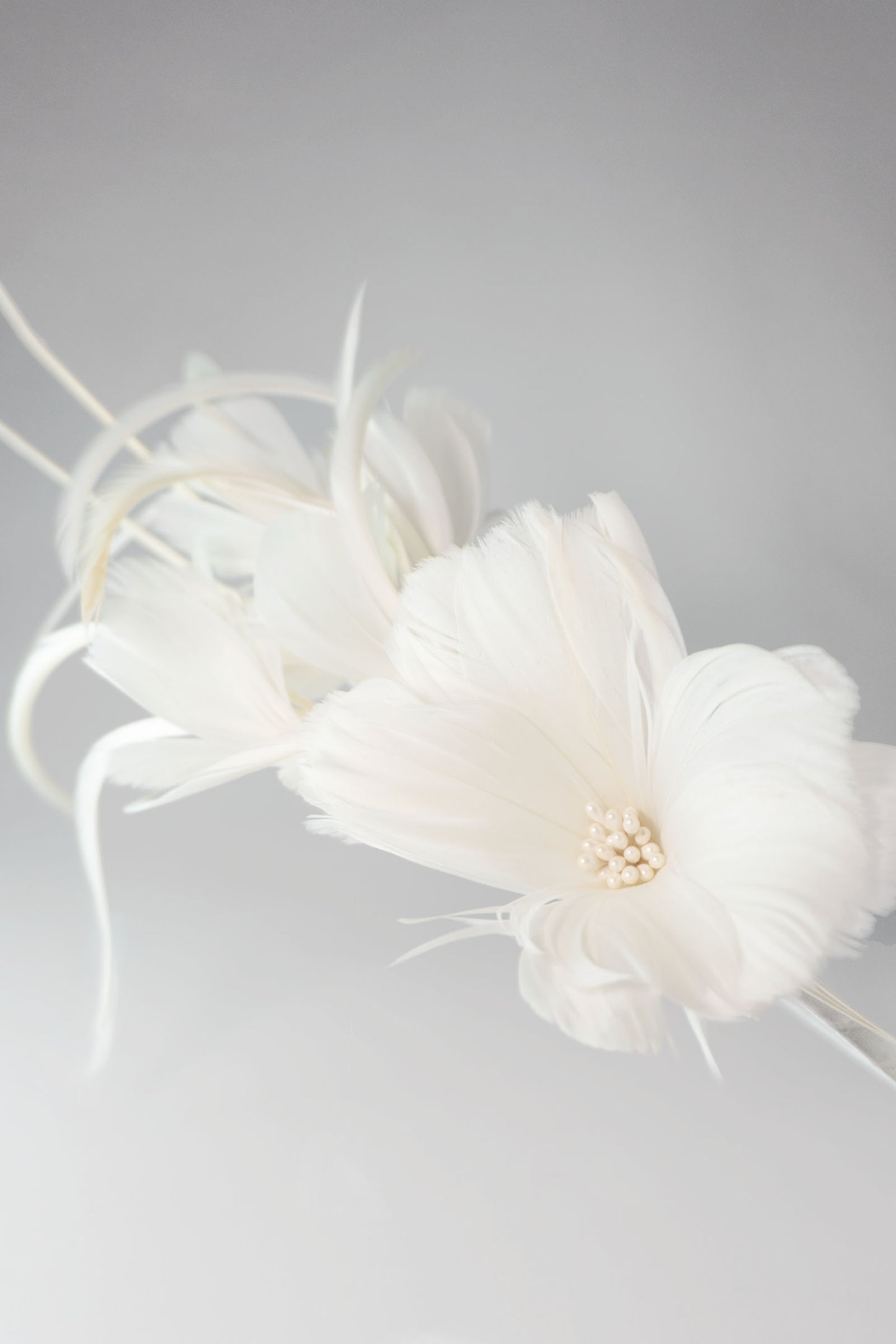 LYDIA STATEMENT FEATHER FASCINATOR IVORY