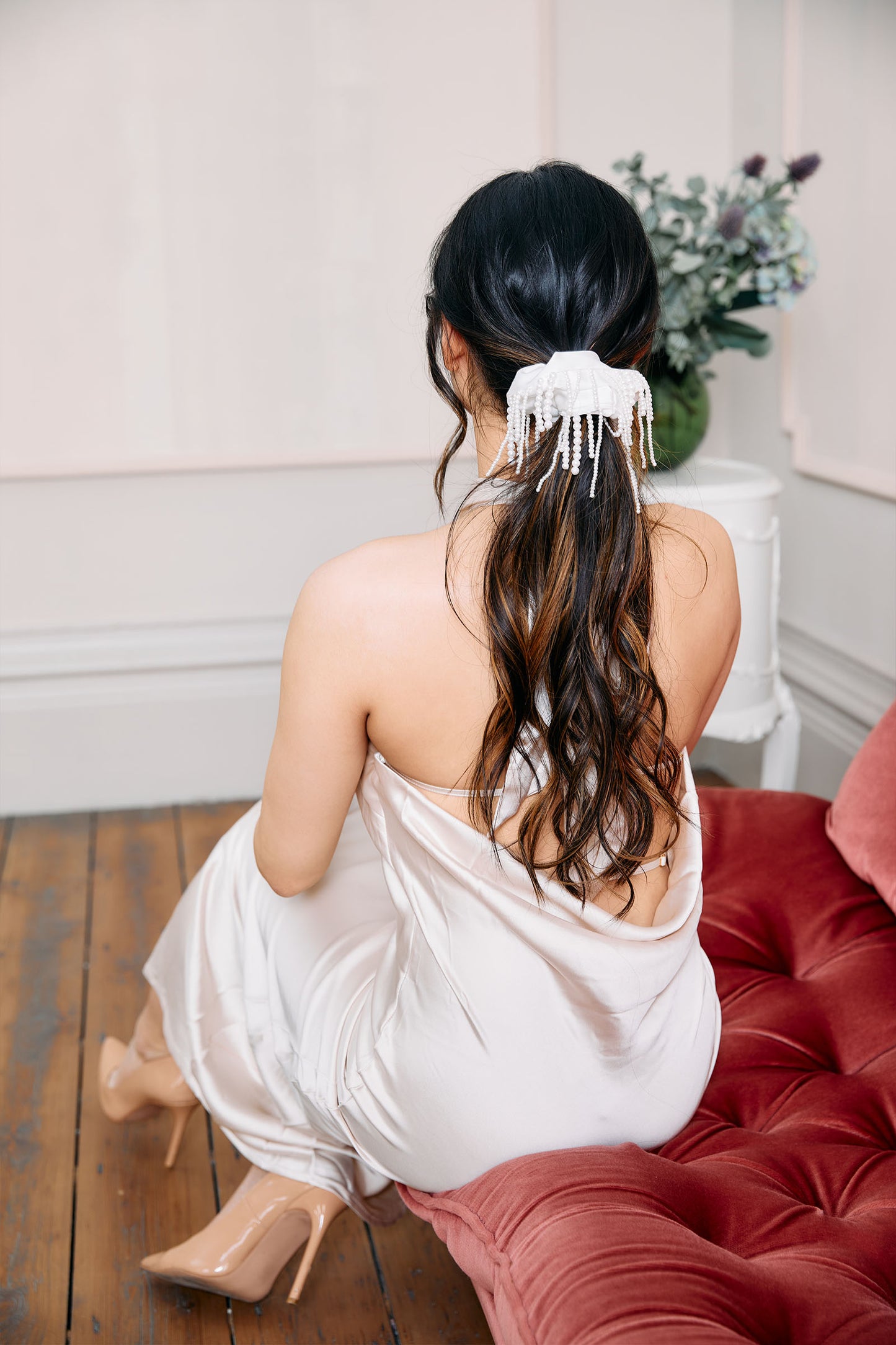 ARABELLA PEARL SCRUNCHIE IVORY