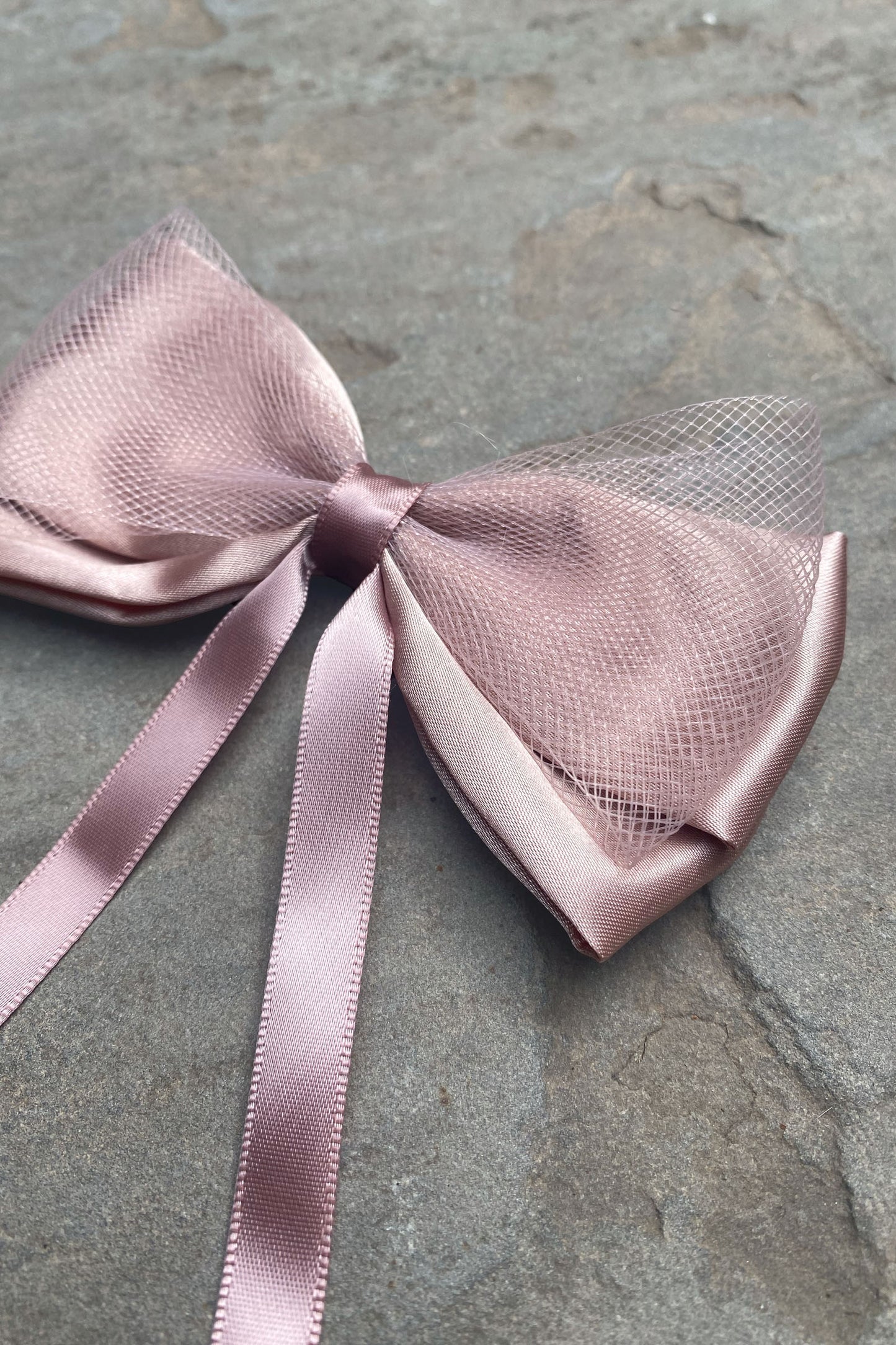 SOPHIA BOW CLIP - BLUSH PINK